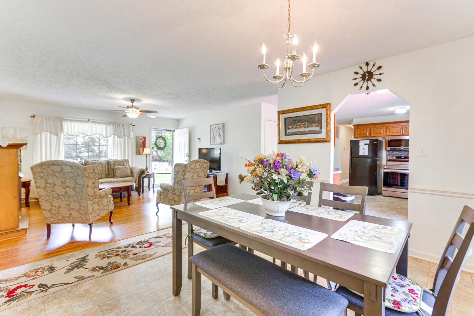Chatham Getaway With Fireplace, Deck And Gas Grill! Exterior photo